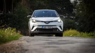 Toyota C-HR Hybrid 3 25