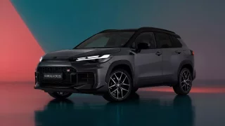Faceliftovaná Toyota Corolla Cross se odhaluje. Inspiruje se včelami a má novou výbavu GR Sport