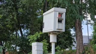 Radar posílá pokuty za překročení rychlosti o 1 km/h. Je to přece přestupek, hájí ho ministerstvo