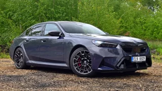 BMW M5 je nejsilnější v historii, ale zároveň umí jezdit šetrně