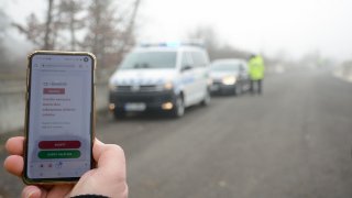 Pozor na půjčená auta. Pokutu za chybějící dálniční známku vždy platí řidič