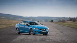 Prohlédněte si ostré Volvo S60 Polestar 4