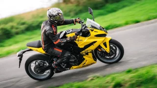 Motorkáři dělají pořád stejnou chybu. Je to drobnost, za kterou jim hrozí pokuta až 5000 Kč