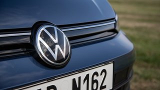 Nový Golf u vás doma už za pár tisíc. Volkswagen spouští novou akci Pravděpodobně neexistuje řidič, který by pravidelně netoužil po novém vozidle. Jen