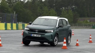 Sedmimístné SUV Opel Frontera s cenovkou 500 tisíc korun jezdí fajn. Škoda horšího řízení a spotřeby