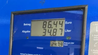 V sobotu jsme natankovali litr benzinu už za více než 60 Kč. Levné cestování asi načas skončilo