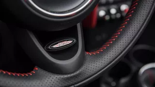 MINI JCW Cabrio - interiér 4