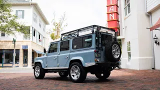 Land Rover Defender do zásuvky