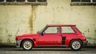 Renault 5 Turbo ve vzácné verzi Evolution. 9