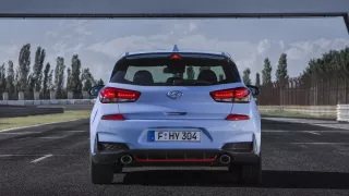 Prohlédněte si ostrý hatchback Hyundai i30 N do de