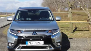 Mitsubishi Outlander exterier 3