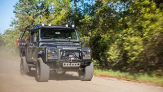 Defender s osmiválcem dostal jméno Viper - Obrázek