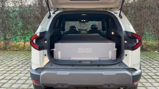 Test Dacie Duster ve verzi obytňák. Vyzkoušeli jsme hybrid v kombinaci s tovární postelí za 40 tisíc