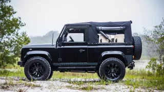 Land Rover Defender 9