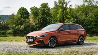 Nejnovější Hyundai i30 teď koupíte výrazně levněji. Tucson láká na automat a 4x4 za polovinu