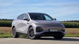 Řídili jsme elektrické auto, které se nabije za 12 minut. Je luxusní a přitom stojí méně než Tesla