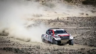 Fernando Alonso testuje Toyotu Hilux 3