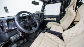 Land Rover Defender 7