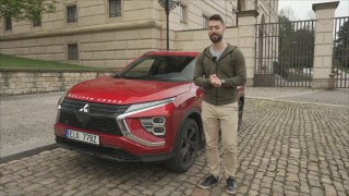 Stačí dolít benzin a máte proud. Hybridní Mitsubishi Eclipse Cross je generátor na kolech