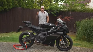 Sršeň konečně našel motorku, která ho dostala do kolen. Rozhodl se jí udělit svůj nový řád