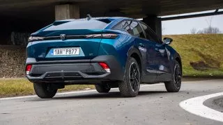 Test Peugeot 408 GT hybrid