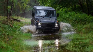 Mercedes-Benz G 350 d Professional je v terénu abs