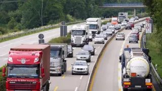 Za více peněz více svobody: Zdražení dálničních známek je ideální příležitost pro zvýšení rychlosti na 150 km/h (komentář)