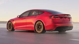 Trump se s Muskem už natolik rozhádal, že prodal i svou Teslu Model S. Ani jednou ji neřídil