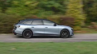 Volkswagen ID.7 Tourer je prostorný a nezvykle úsporný. Komfortní je ale až za městem