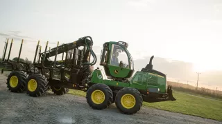 Strom dokáže harvestor naporcovat doslova za pár s