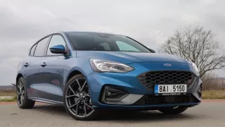 Test Fordu Focus ST: Nejspíš nejlepší ostrý hatchback na trhu. Má motor z Mustangu a boží podvozek