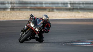 Nový povrch na brněnském okruhu je slast. Vyzkoušeli jsme ho na motorce Aprilia RS 660 v rámci A Day