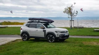 Test Dacie Duster ve verzi obytňák. Vyzkoušeli jsme hybrid v kombinaci s tovární postelí za 40 tisíc