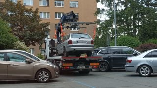 Praha zdvojnásobí ceny za odtah i parkování. Zapomenuté auto může vyjít na desítky tisíc