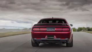 Dodge Challenger Hellcat s paketem Widebody 12