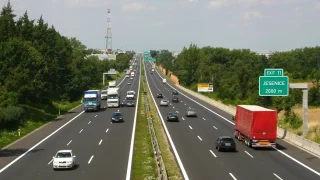Opatrně na nové pravidlo na dálnicích. Za 20 sekund v levém pruhu hrozí pokuta 2000 korun