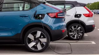 Elektromobily brzy porazí spalováky v další disciplíně. Podle vědců mají téměř stejnou životnost