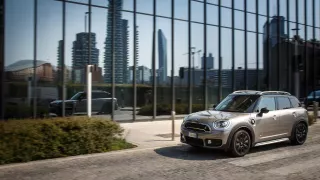 I jako hybrid MINI Countryman dobře jezdí. 12