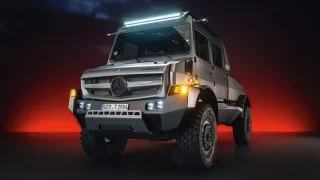 Mercedes-Benz G 63 AMG 6x6 je oproti tomu prcek. Unimog je monstrózní luxusní náklaďák za miliony