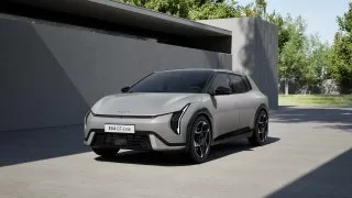Kia si už brousí zuby na Teslu. Ukázala nový model EV4 jako hatchback i sedan