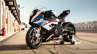 BMW představuje novou střelu v jedné stopě S 1000 RR