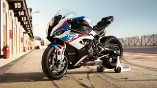 BMW představuje novou střelu v jedné stopě S 1000 RR