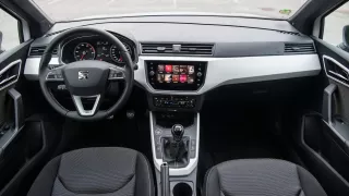 SEAT Arona 1.0 TSI interiér 4