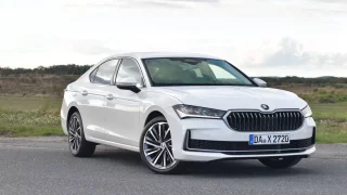 Téměř 3000 kilometrů na jednu nádrž. Nová Škoda Superb překvapila neuvěřitelnou spotřebou